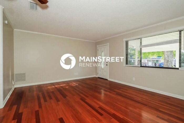 1706 Grove Park Dr - Photo 5 of 16