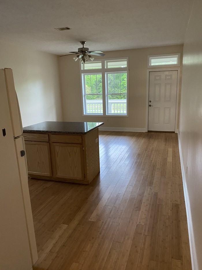 320 Saint Francis St - Photo 2 of 15