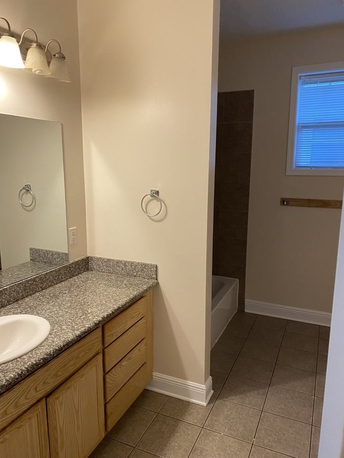 320 Saint Francis St - Photo 4 of 15