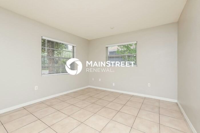 411 S Bay Ave - Photo 3 of 16