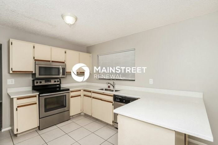 829 Tampa Ave Se - Photo 7 of 16