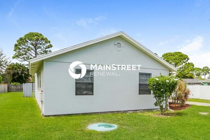 646 Sw Byron St - Photo 4 of 16