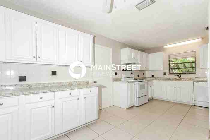 646 Sw Byron St - Photo 7 of 16