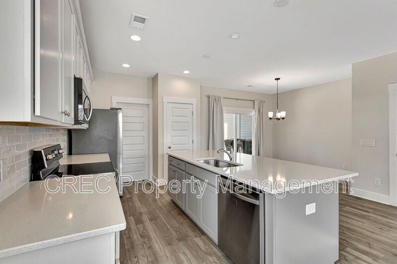 7811 Park Gate Dr - Photo 4 of 30