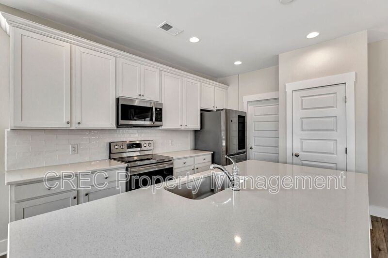 7811 Park Gate Dr - Photo 5 of 30