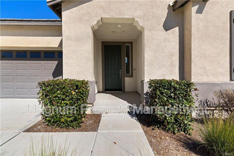 2112 Saratoga Dr - Photo 3 of 41