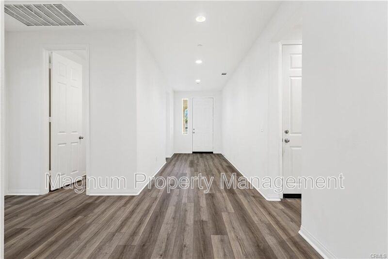 2112 Saratoga Dr - Photo 4 of 41