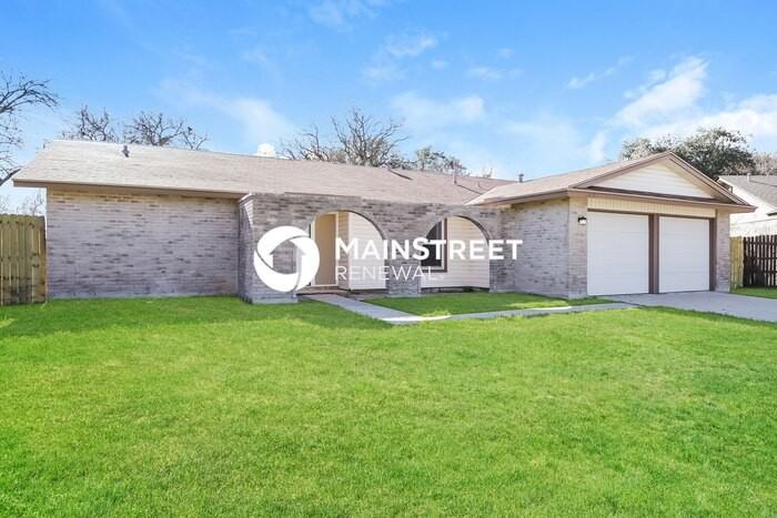 1031 Mercer Dr - Photo 4 of 17