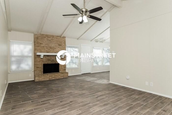 1031 Mercer Dr - Photo 5 of 17