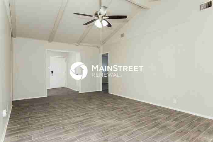 1031 Mercer Dr - Photo 6 of 17