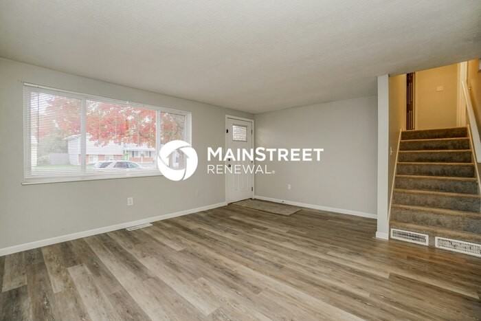 2258 Majestic Dr W - Photo 3 of 18