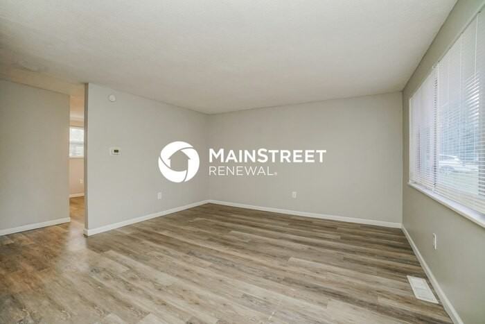 2258 Majestic Dr W - Photo 4 of 18