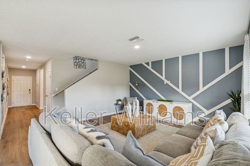 601 Ambleside Dr - Photo 4 of 35