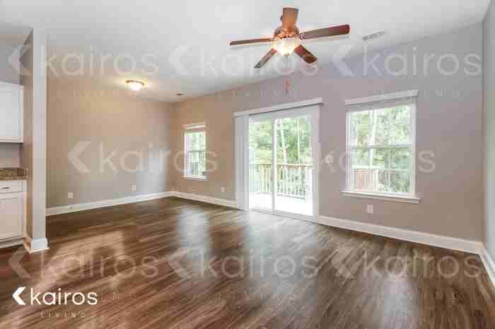 707 Ferguson Ln - Photo 4 of 18