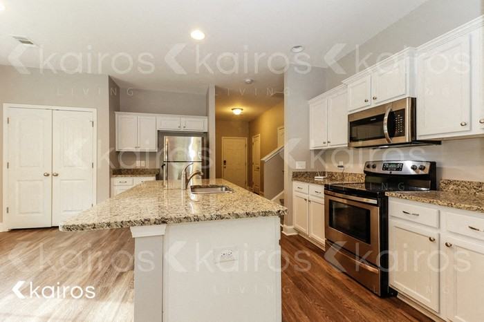 707 Ferguson Ln - Photo 6 of 18