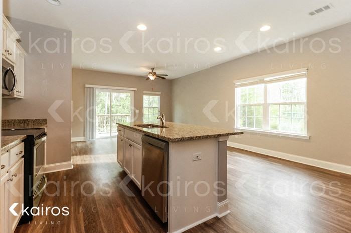 707 Ferguson Ln - Photo 7 of 18