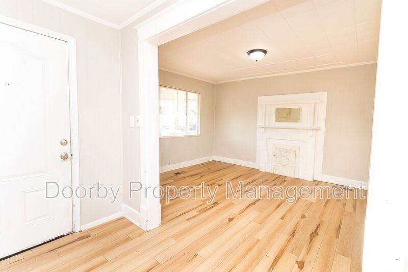 1713 Carson Ave - Photo 2 of 10