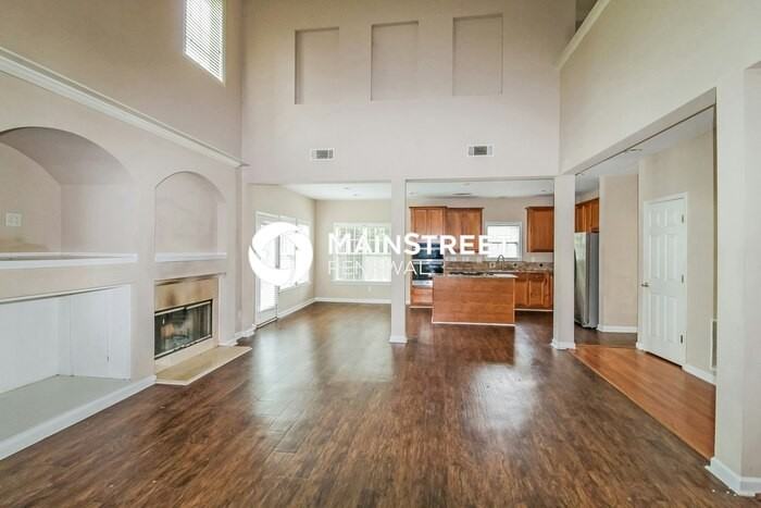 1629 Prospect Pl - Photo 4 of 17