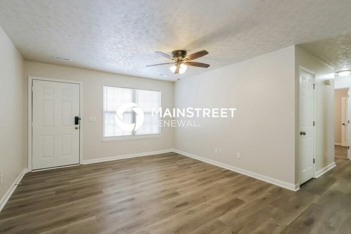 922 Pebble Creek Dr - Photo 4 of 16