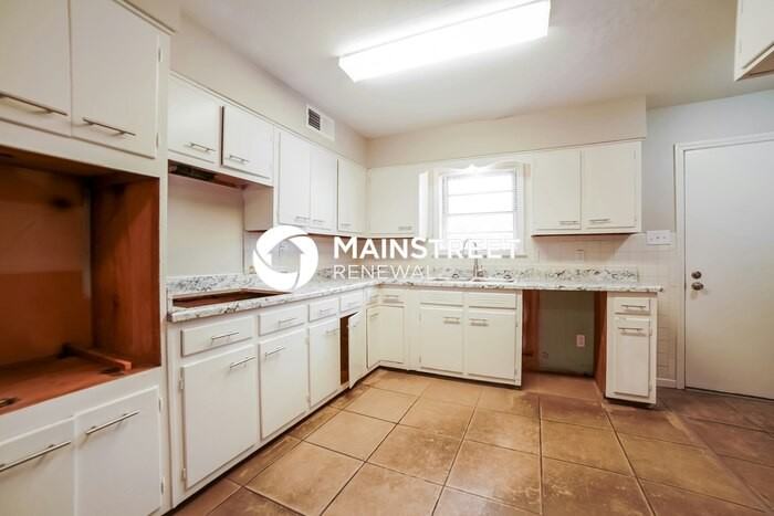 1725 Borden Dr - Photo 5 of 16