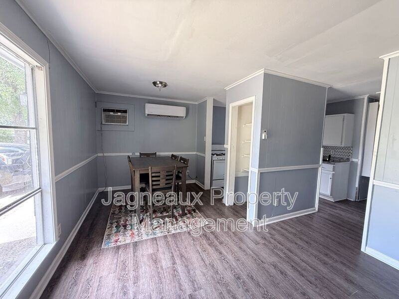 4125 Legendre St - Photo 3 of 10