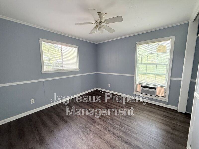 4125 Legendre St - Photo 6 of 10