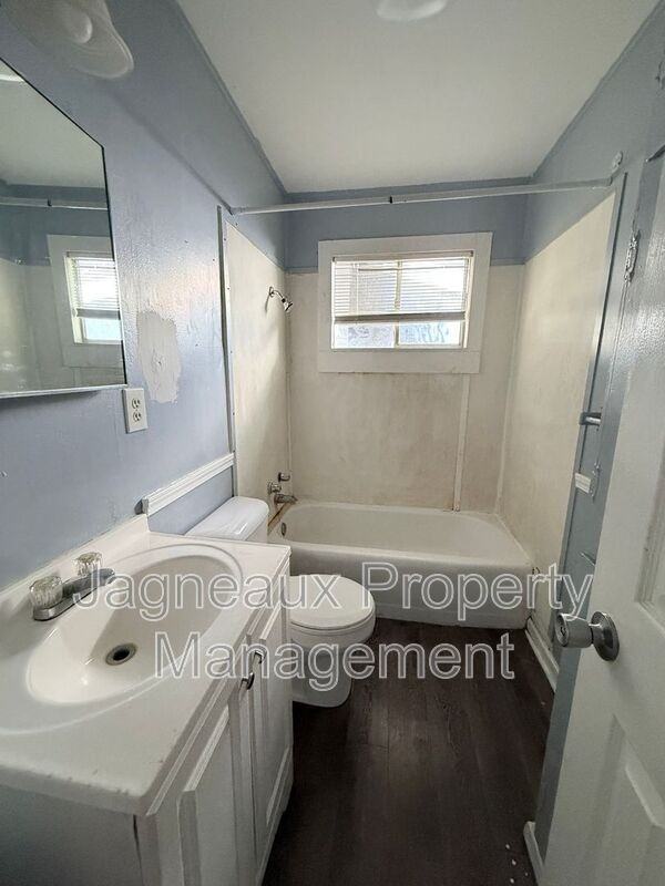 4125 Legendre St - Photo 7 of 10