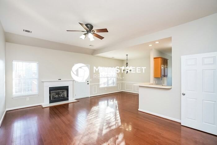 4813 Peninsula Pointe Dr - Photo 2 of 17