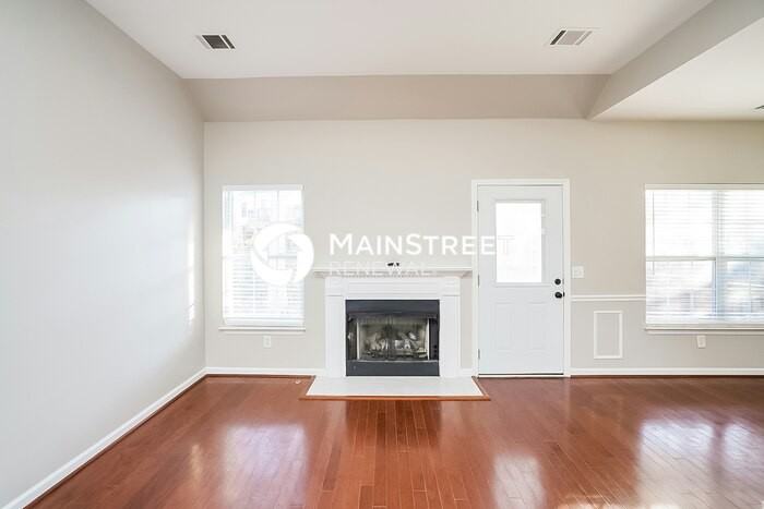 4813 Peninsula Pointe Dr - Photo 3 of 17