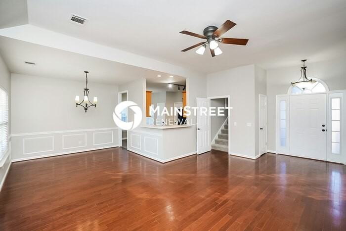 4813 Peninsula Pointe Dr - Photo 4 of 17