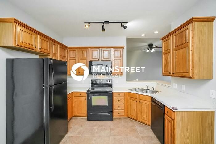 4813 Peninsula Pointe Dr - Photo 7 of 17