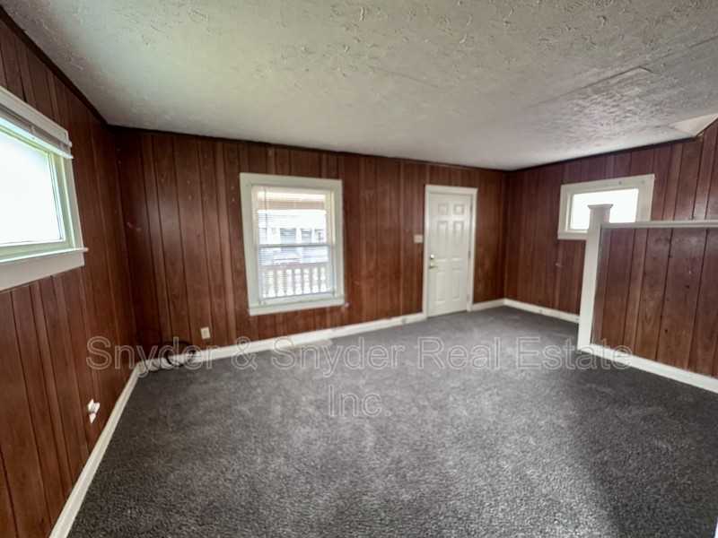 208 Denver St - Photo 3 of 12