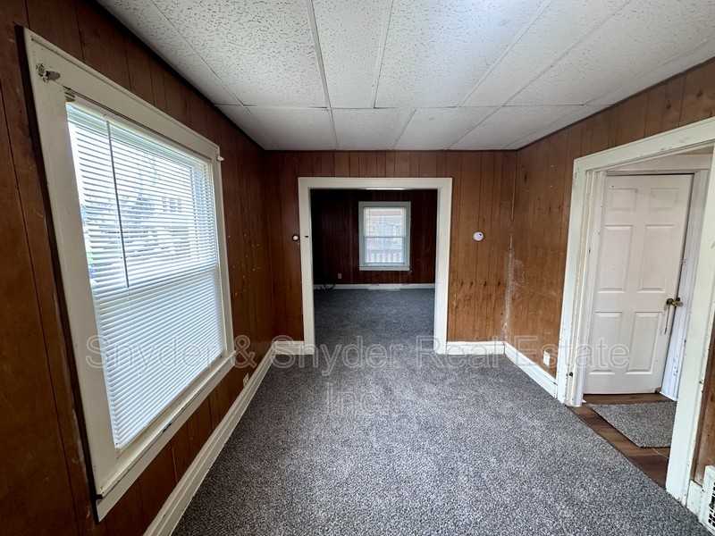 208 Denver St - Photo 4 of 12