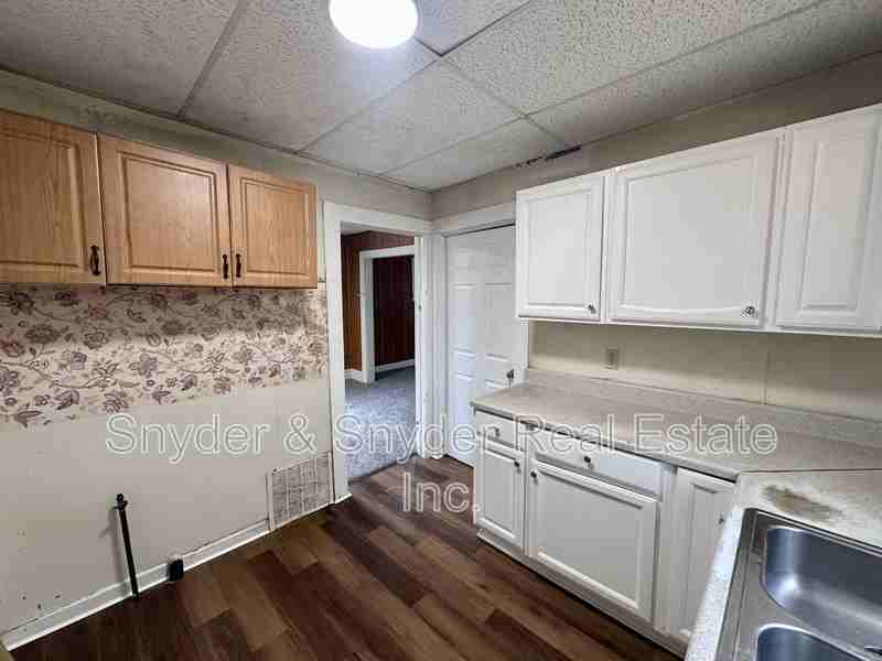 208 Denver St - Photo 6 of 12