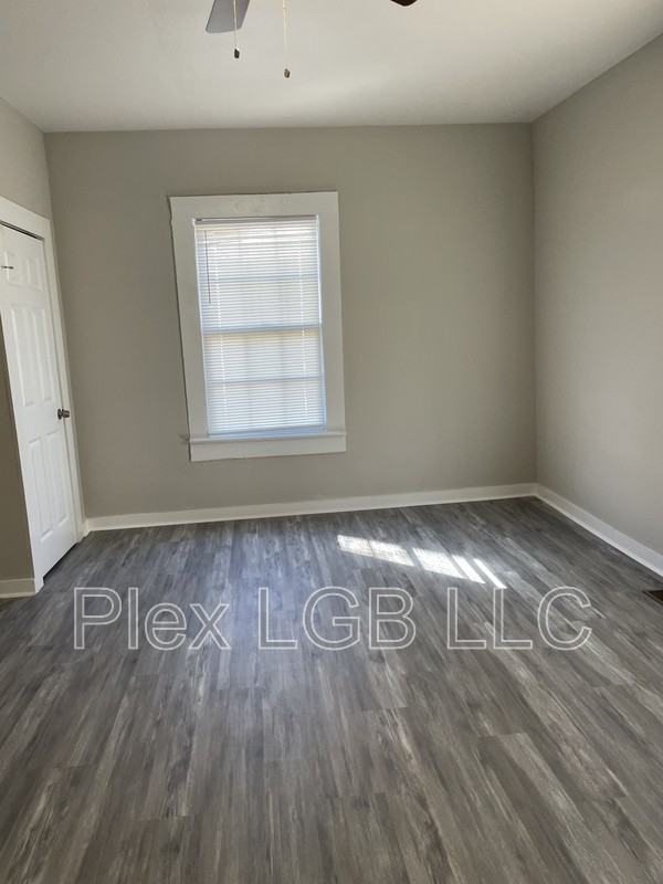 1006 Greenville St - Photo 4 of 7