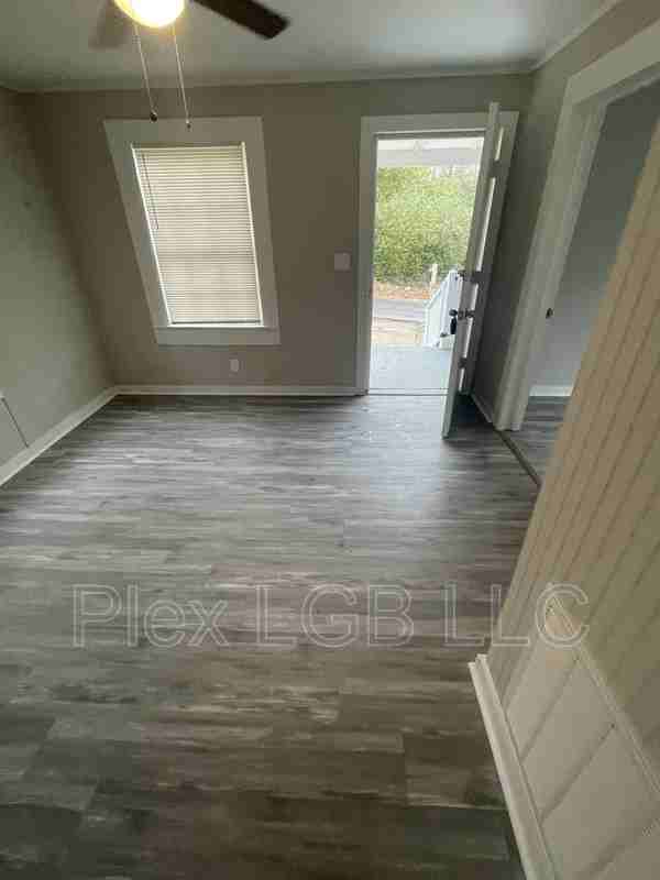 212 Cato St - Photo 2 of 8