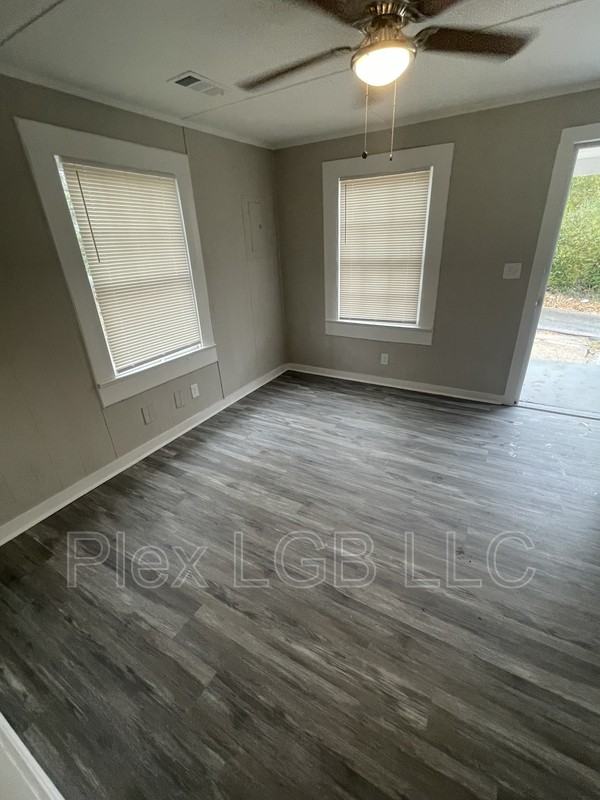 212 Cato St - Photo 3 of 8