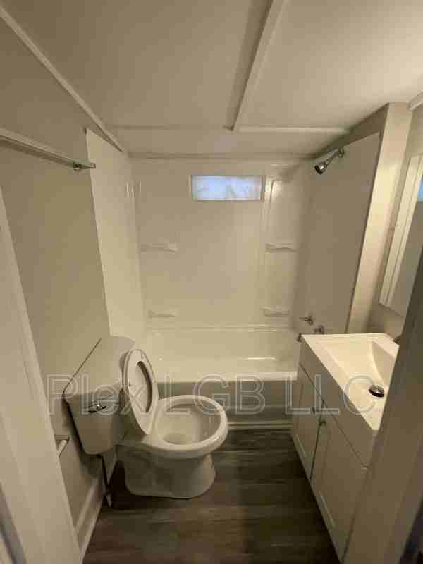 212 Cato St - Photo 6 of 8