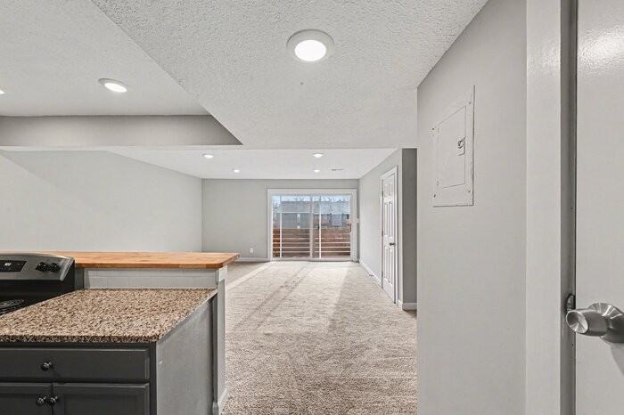 605 Meadowbrook #304 - Photo 3 of 17