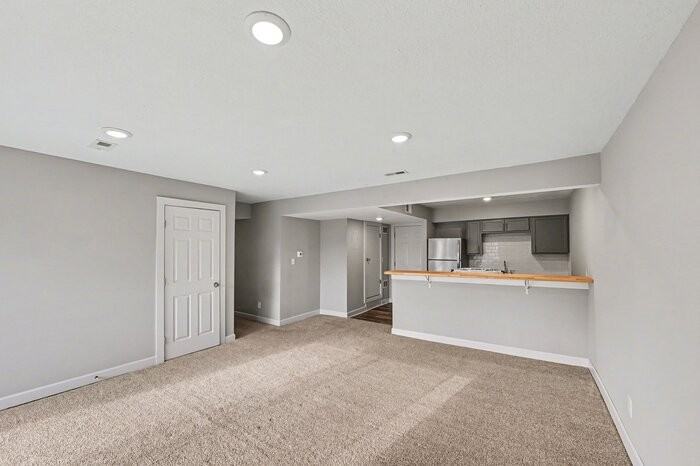 605 Meadowbrook #304 - Photo 5 of 17