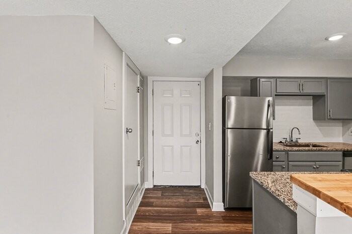 605 Meadowbrook #304 - Photo 6 of 17