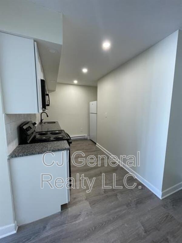 106 Broad St #33 - Photo 4 of 10