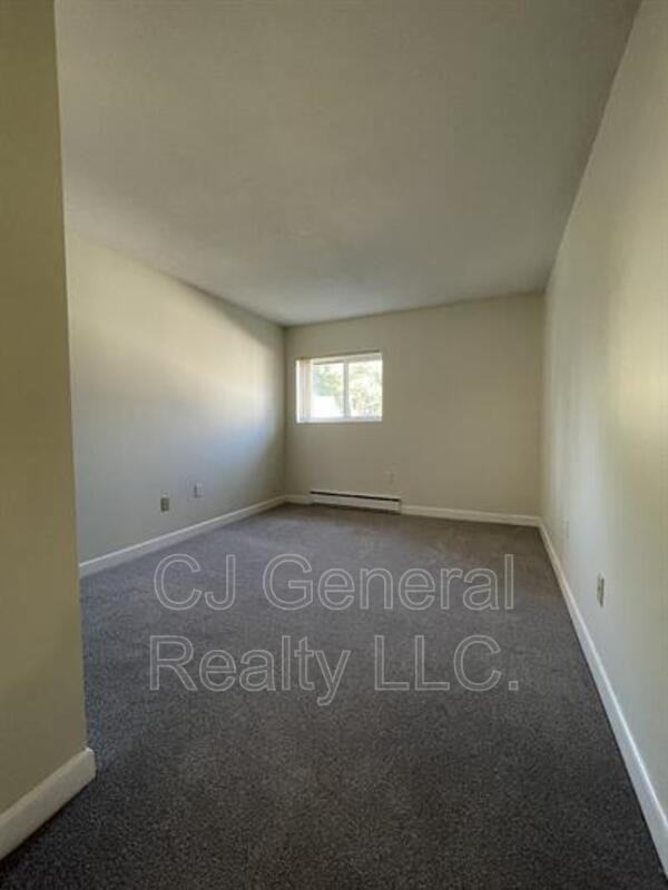 106 Broad St #33 - Photo 5 of 10