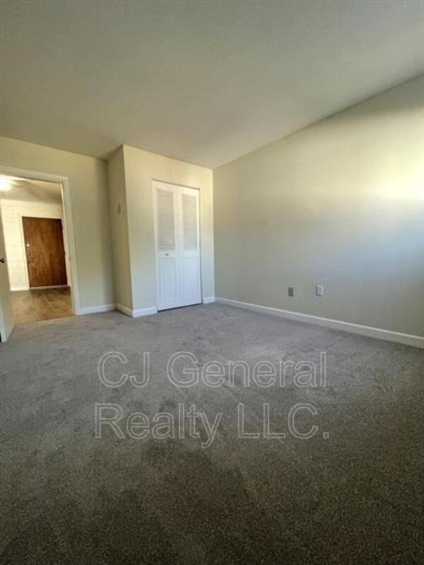 106 Broad St #33 - Photo 6 of 10