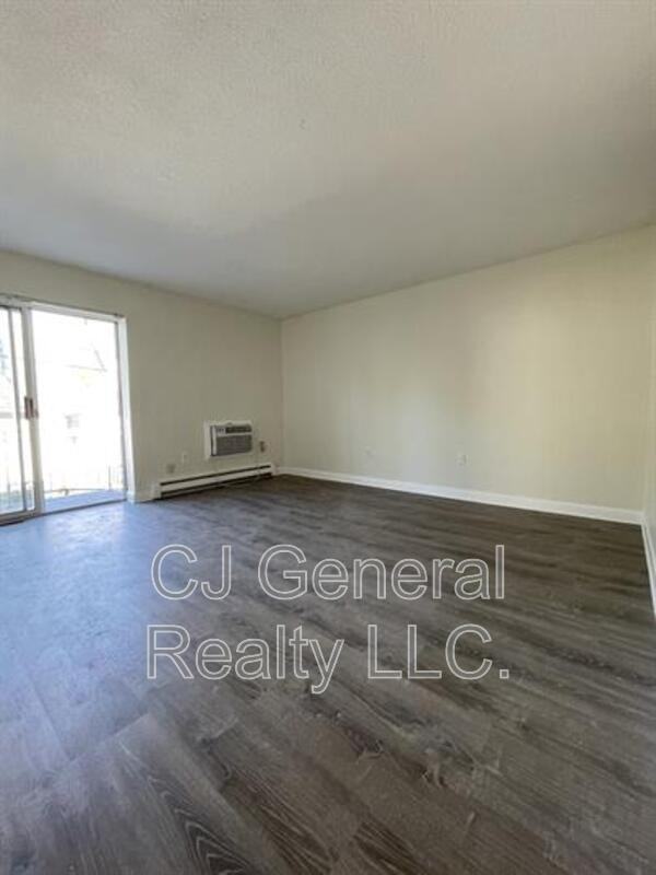 106 Broad St #33 - Photo 7 of 10