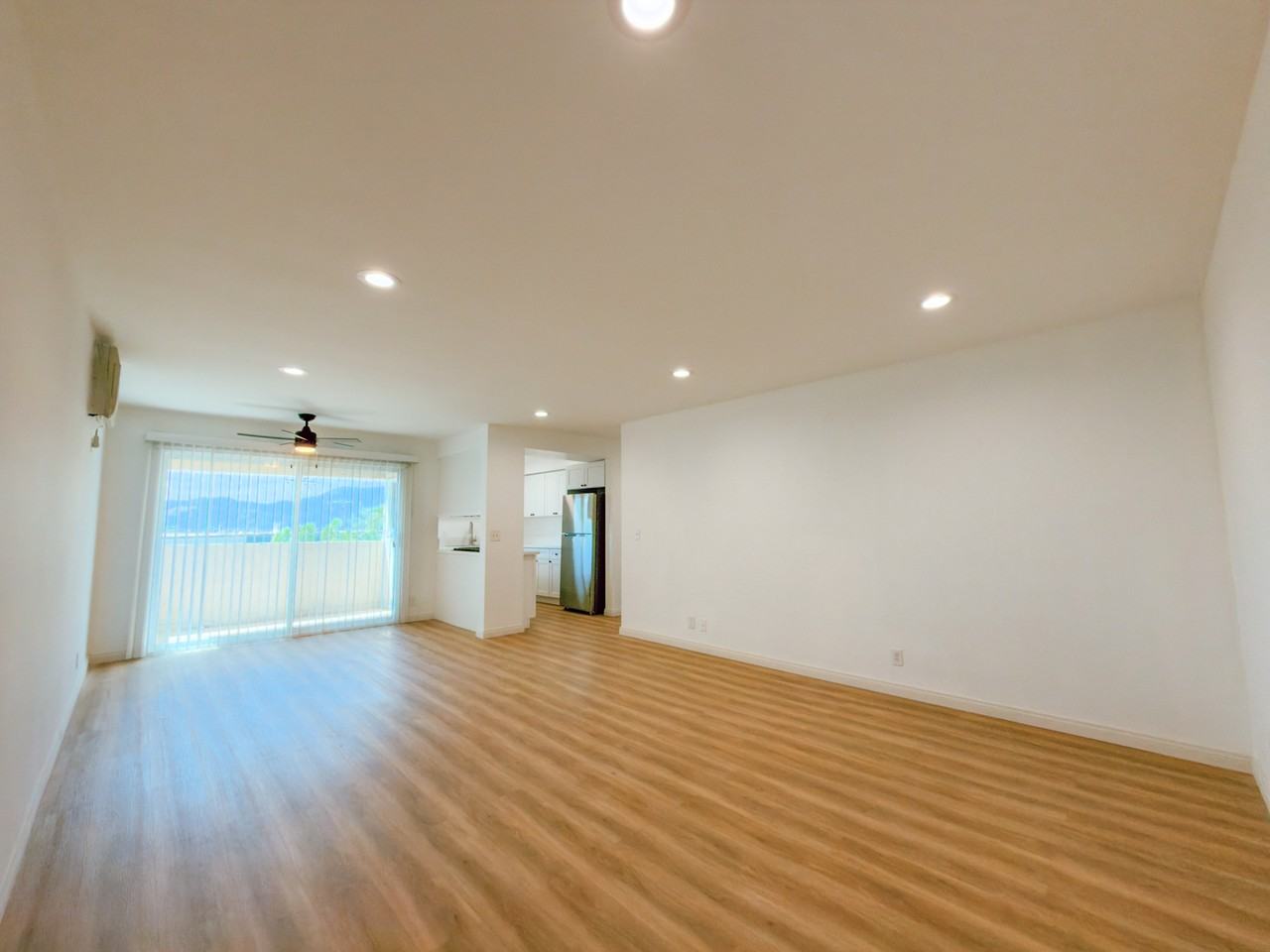 2255 Montrose Ave #10 - Photo 2 of 25