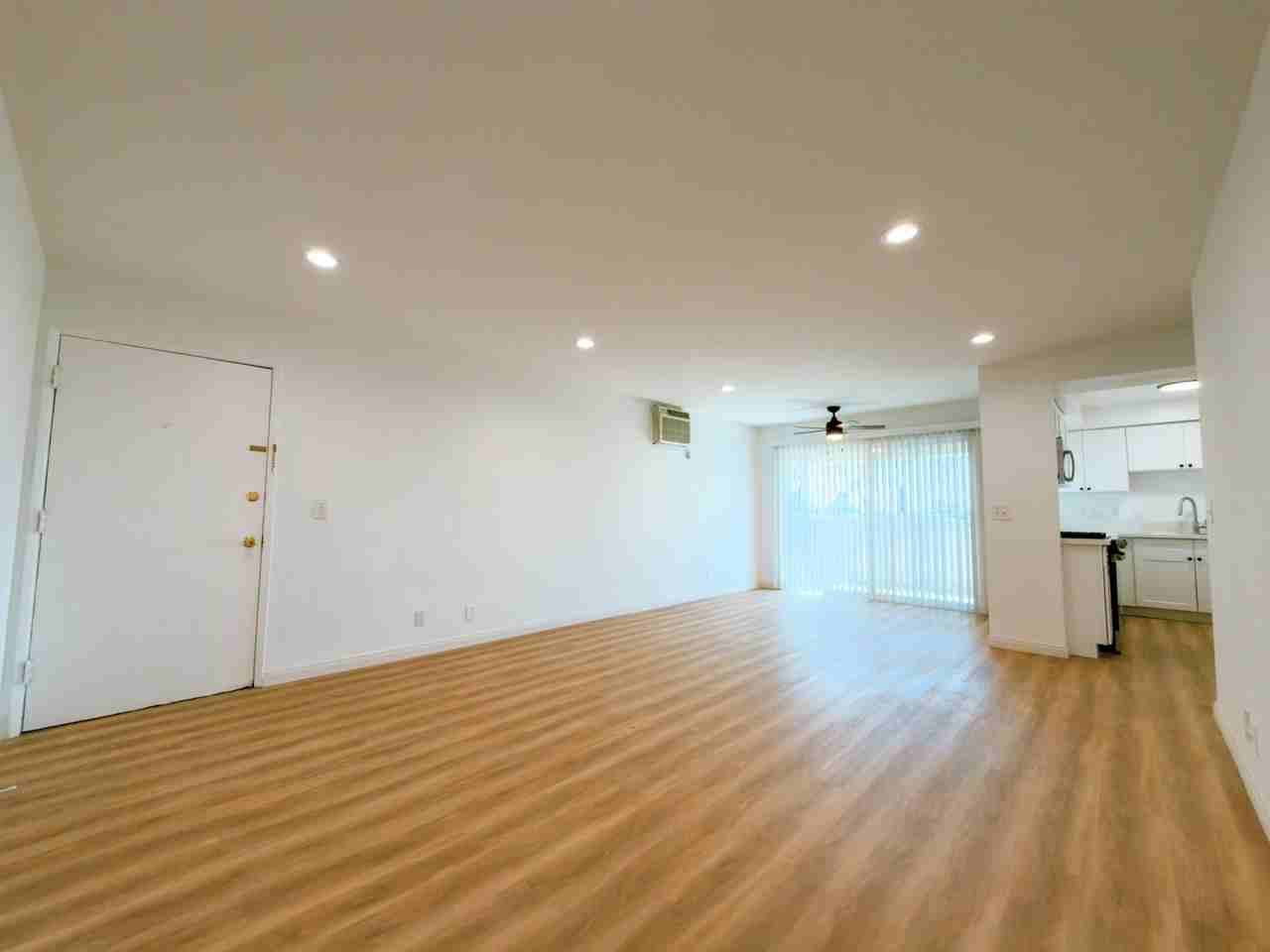 2255 Montrose Ave #10 - Photo 3 of 25