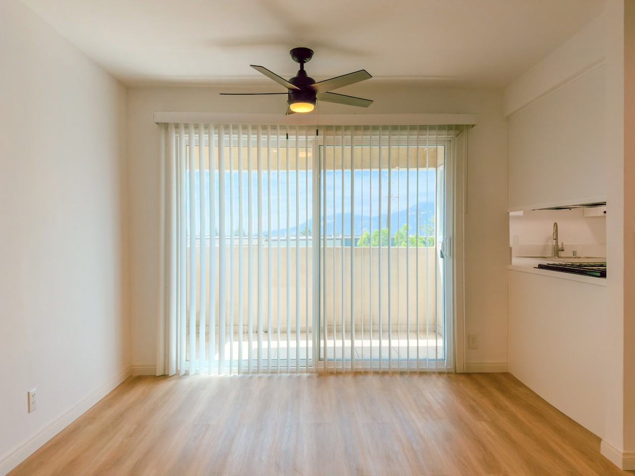 2255 Montrose Ave #10 - Photo 5 of 25