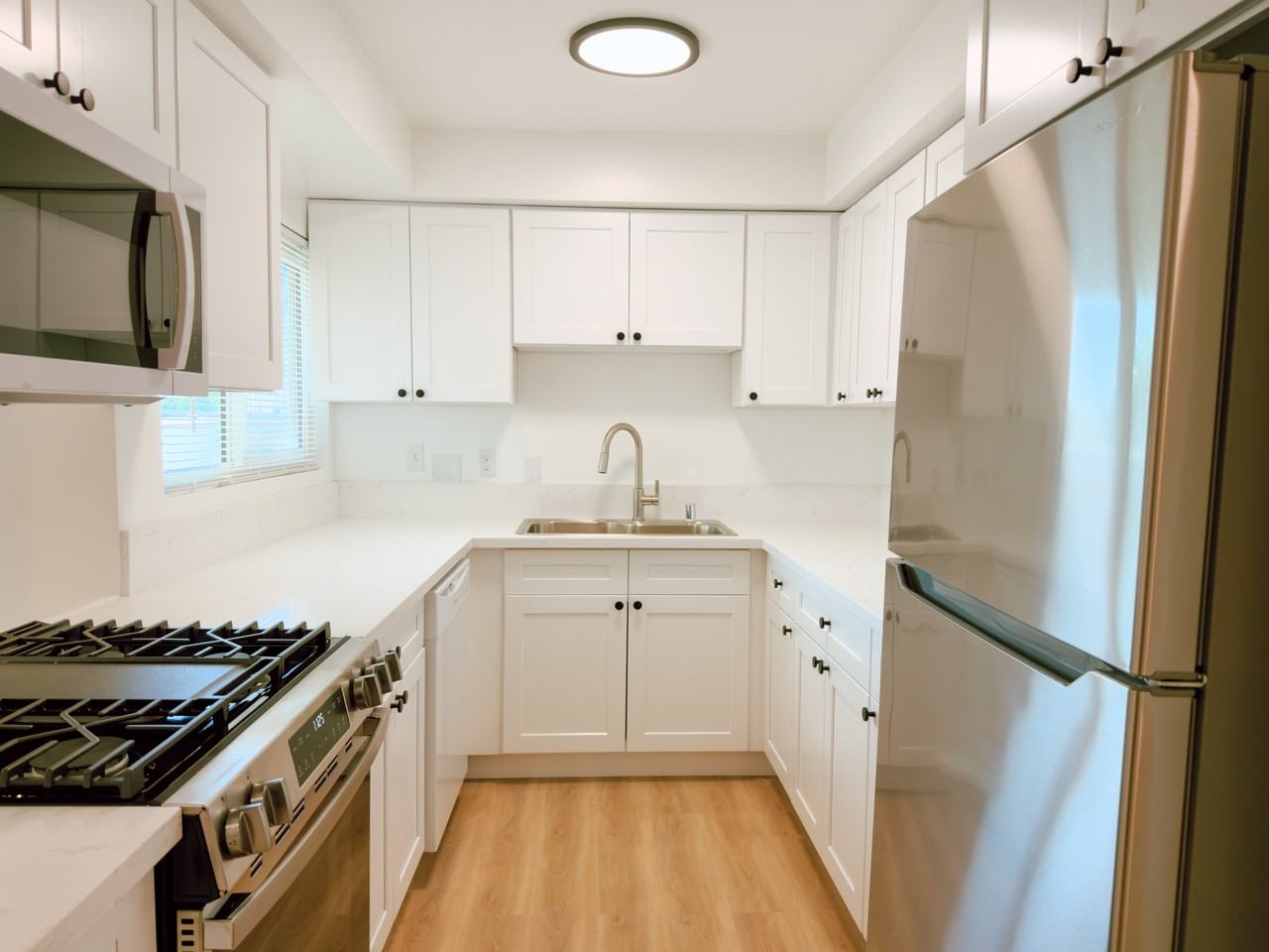 2255 Montrose Ave #10 - Photo 6 of 25