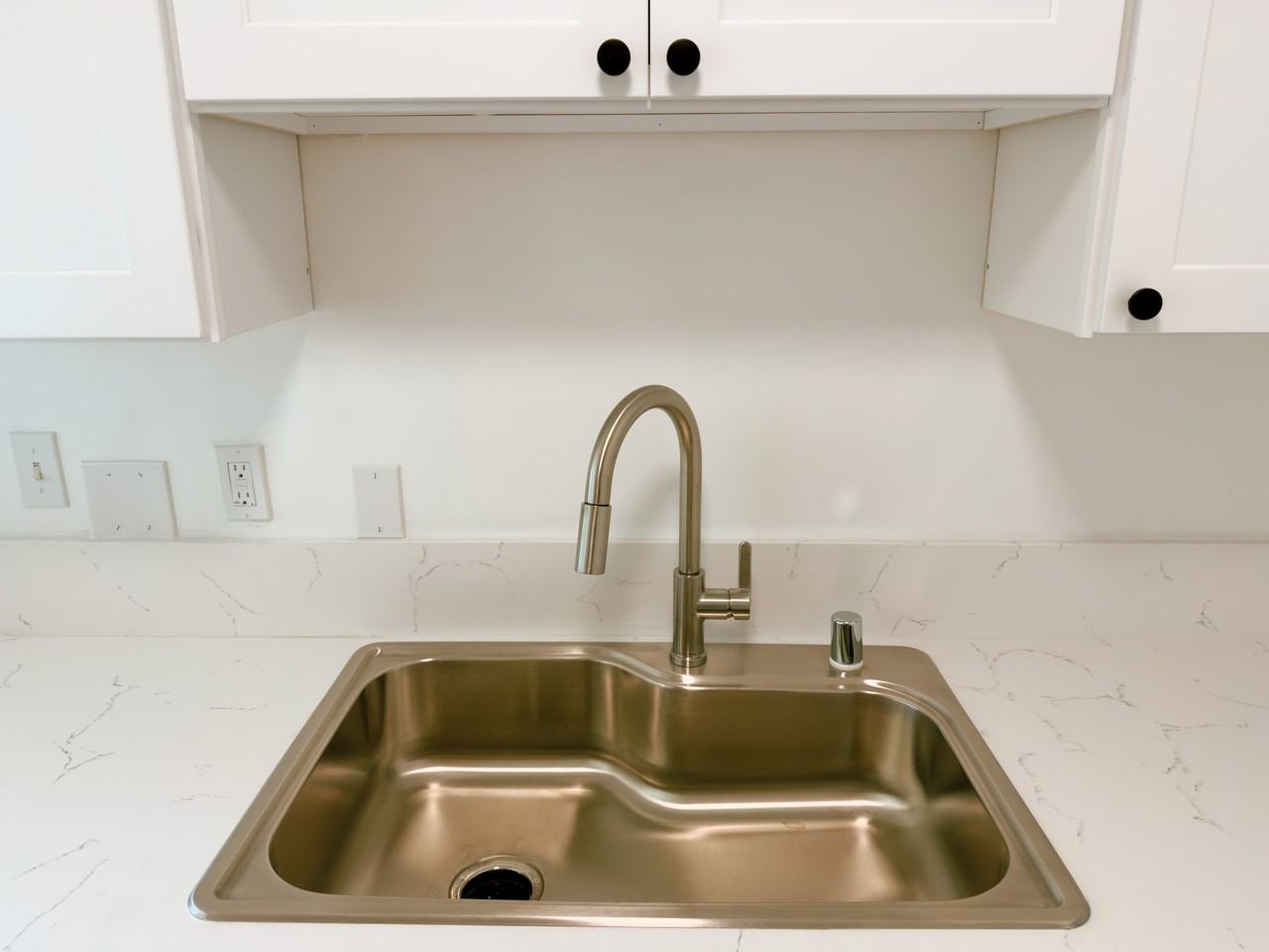 2255 Montrose Ave #10 - Photo 7 of 25